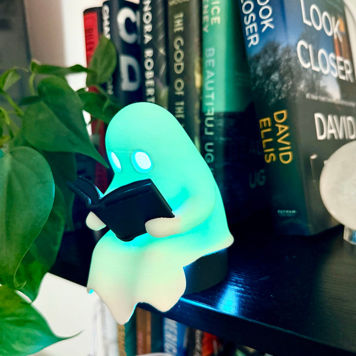 Reading Ghost Glowing LED Decorative Lamp