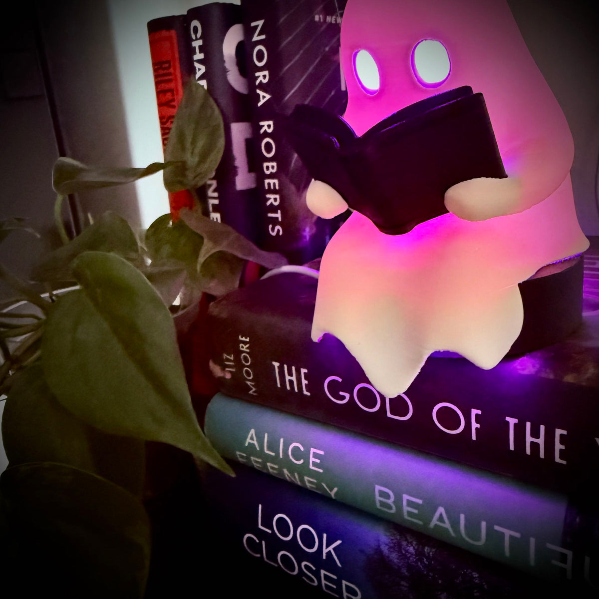 Reading Ghost Glowing LED Decorative Lamp